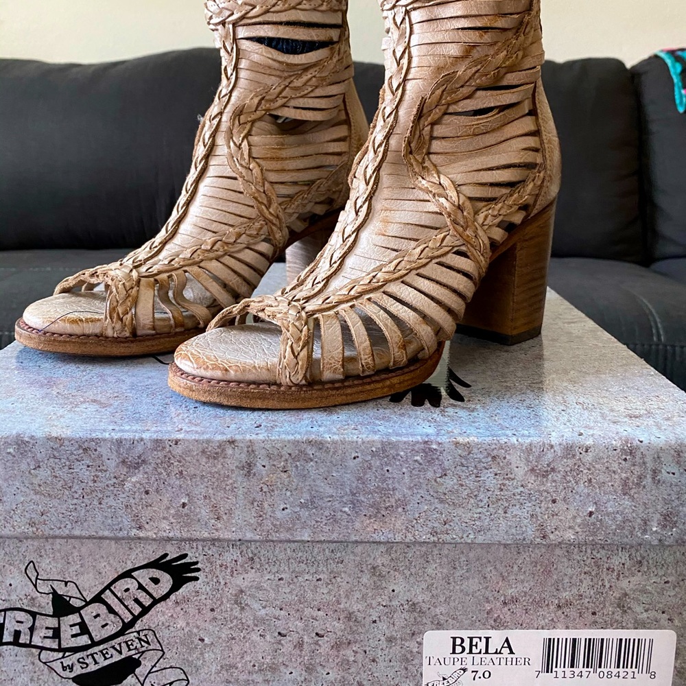 Freebird by Steven size 7 Bella sandals